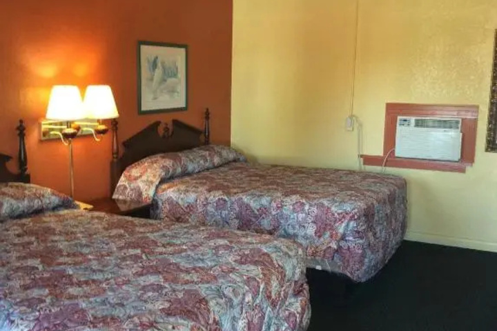 GREENLAWN MOTEL