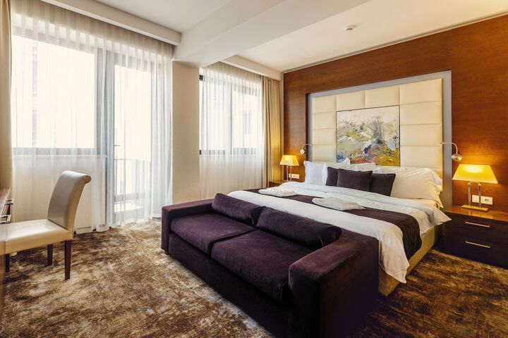 Room 8 of 32