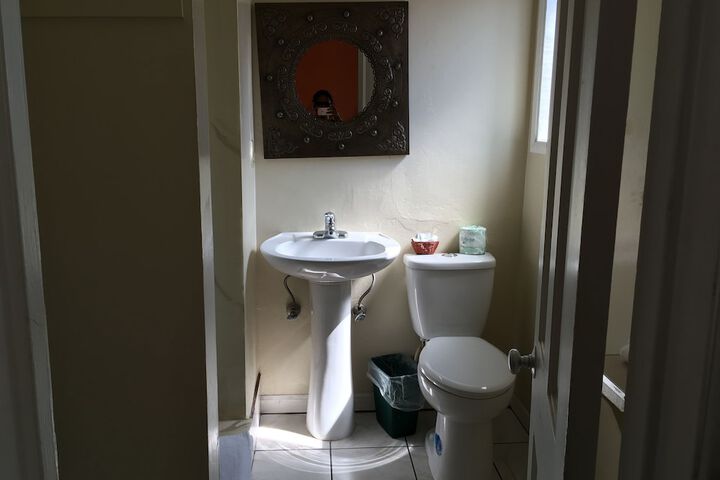 Room 27 of 49