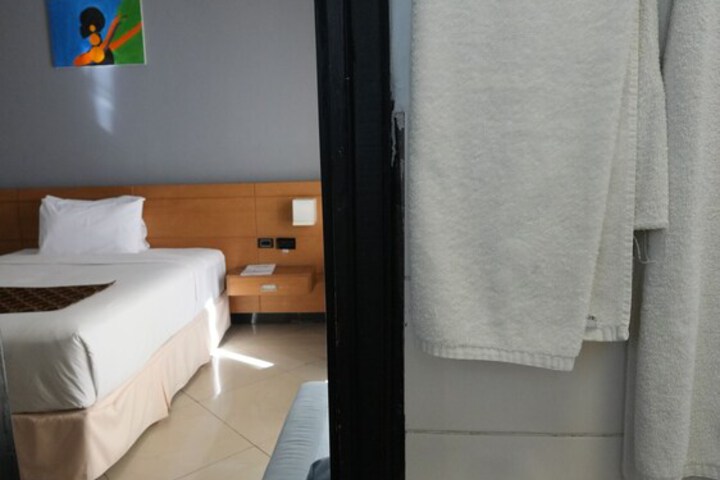 Room 80 of 173