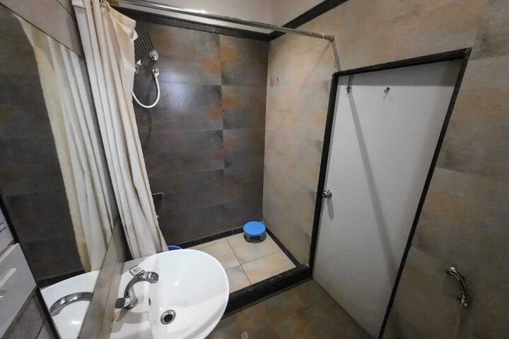 Room 16 of 44