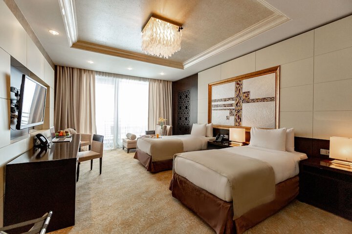 Room 25 of 100