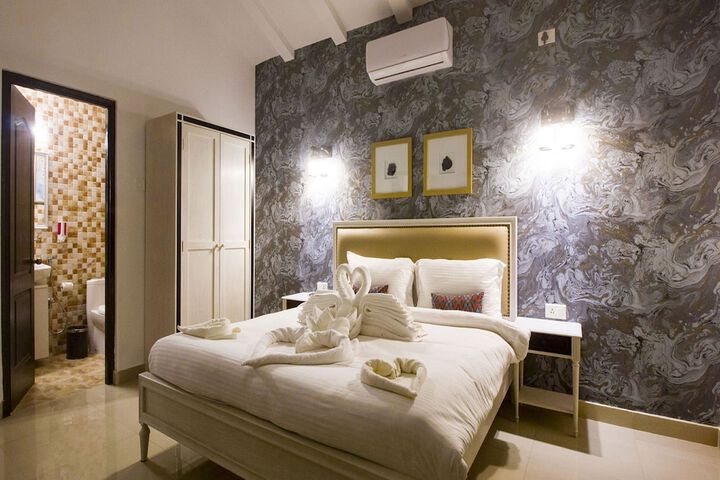Room 9 of 90
