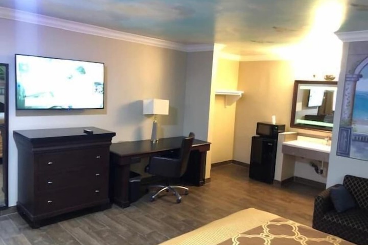 Room 21 of 36