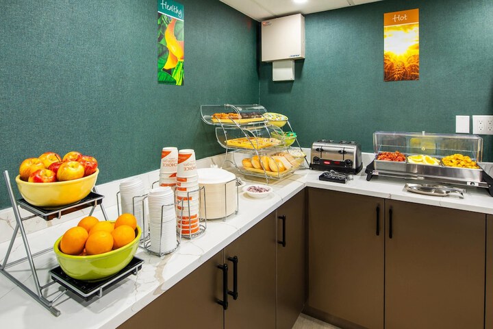 Breakfast/Coffee Service 25 of 30