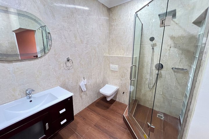 Room 16 of 28