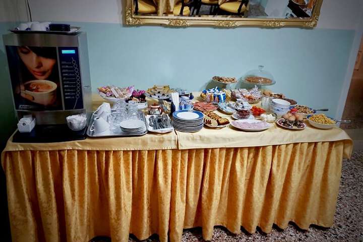 Breakfast buffet