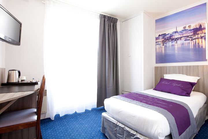 Room 10 of 40