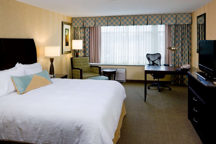 Room 10 of 32