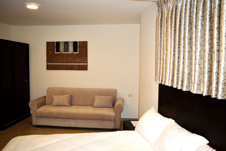 Room 35 of 107