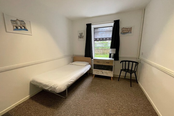 Room 11 of 33