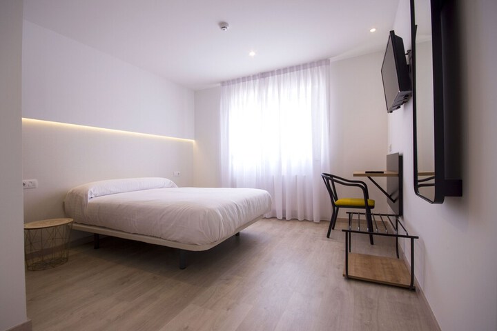 Room 9 of 38