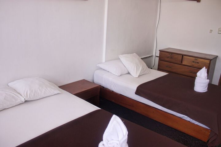 Room 16 of 40