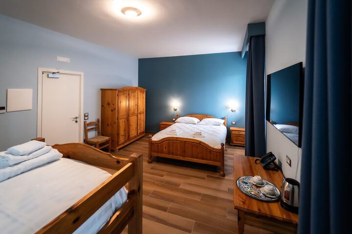 Room 3 of 16