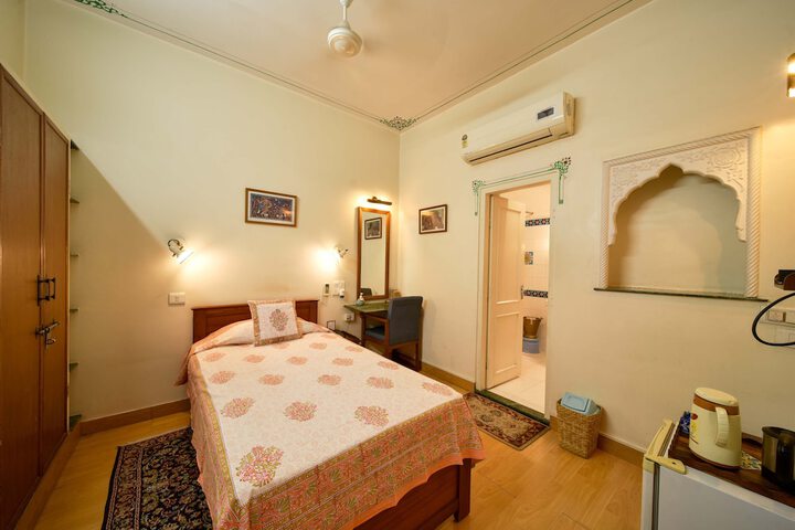 Room 52 of 183