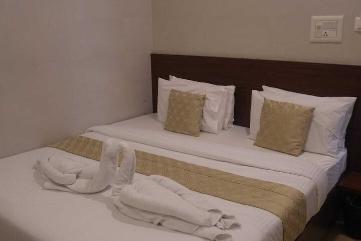 Room 9 of 16