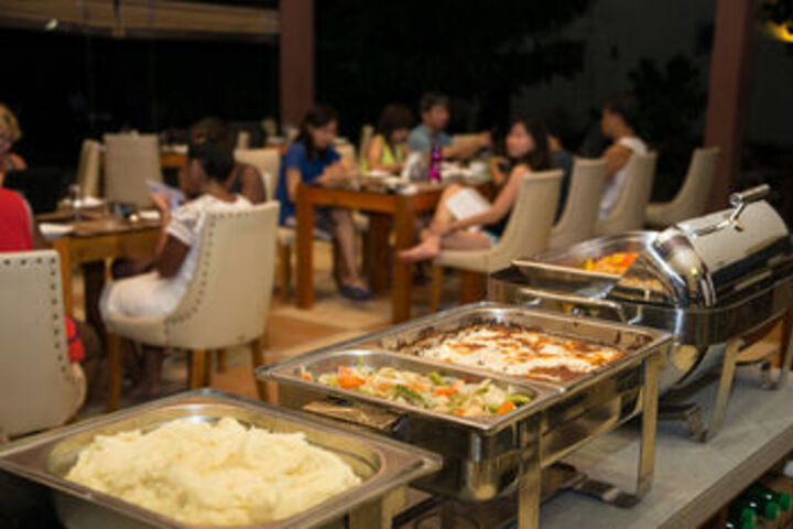 Dining 16 of 48