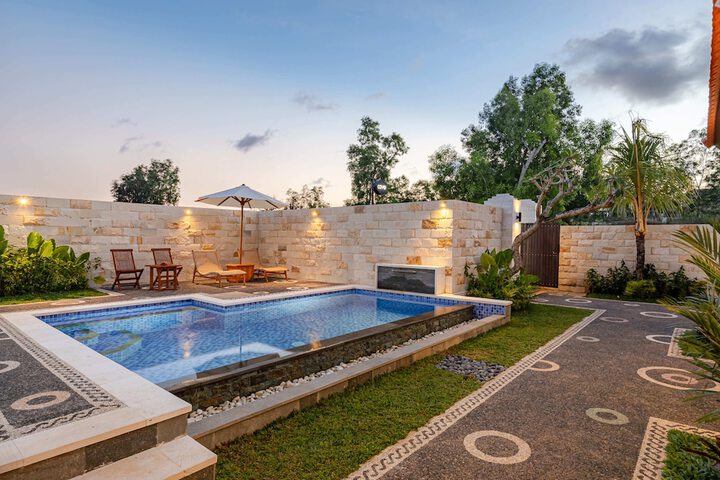 Pool 14 of 22