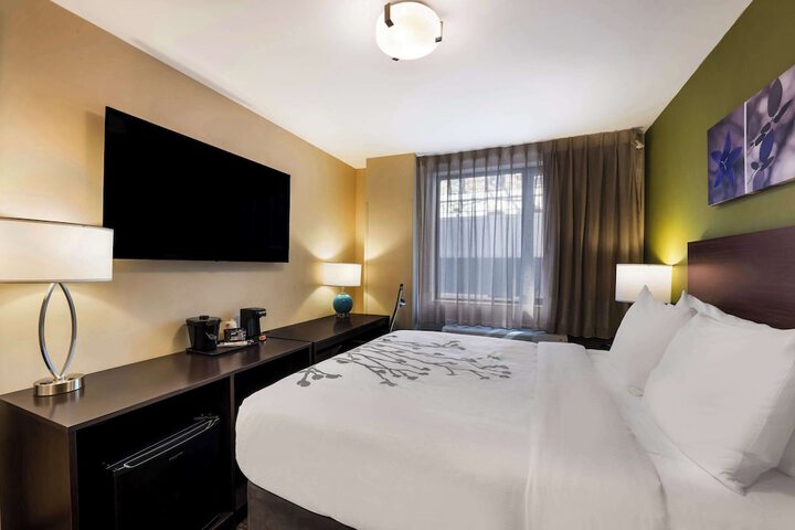 Room 16 of 40
