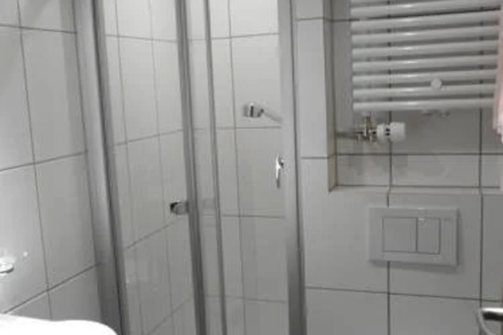 Room 6 of 14
