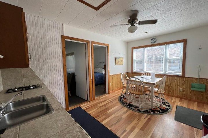 Room 3 of 134