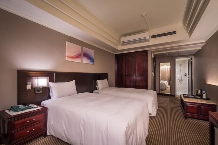 Room 12 of 47