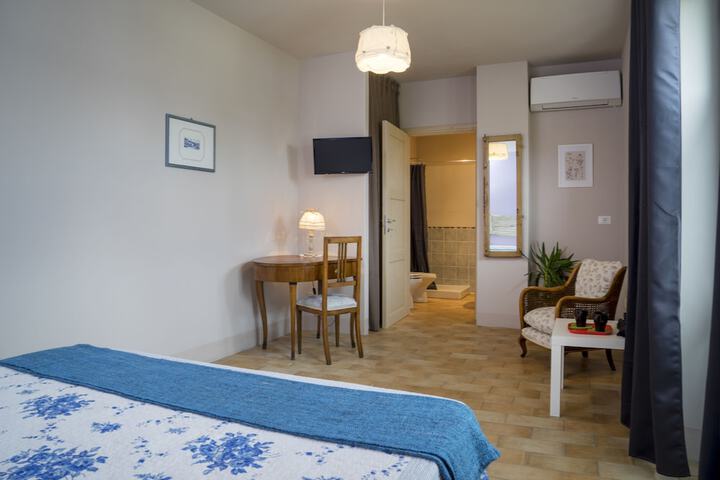 Room 7 of 8