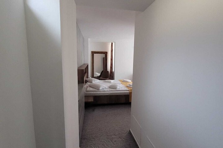 Room 3 of 16