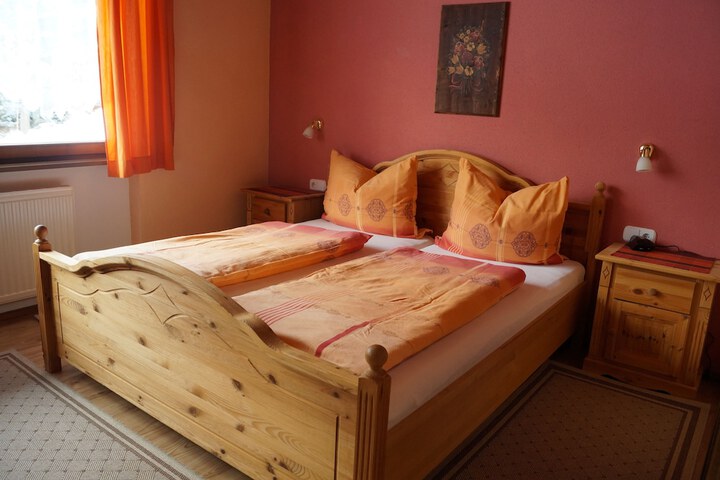 Room 2 of 28