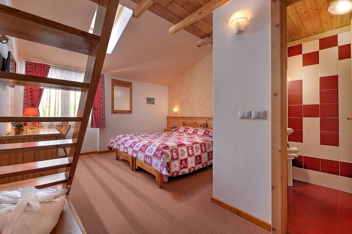 Room 6 of 33