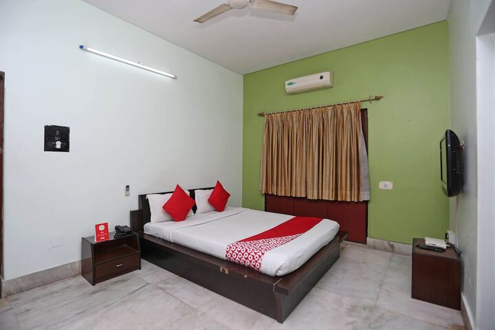 Room 12 of 23