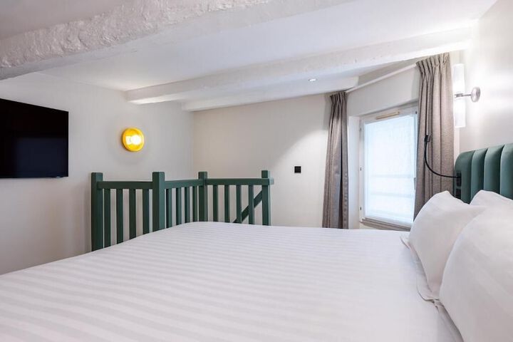 Room 16 of 26