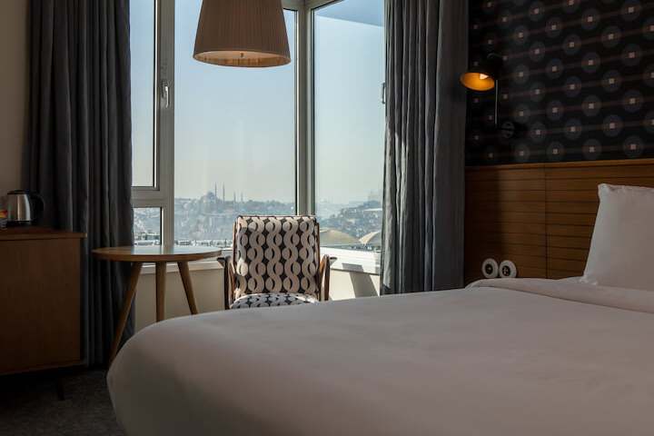 Room 27 of 61