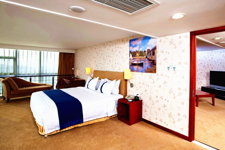 Room 7 of 40