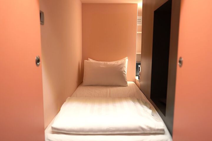 Room 9 of 13