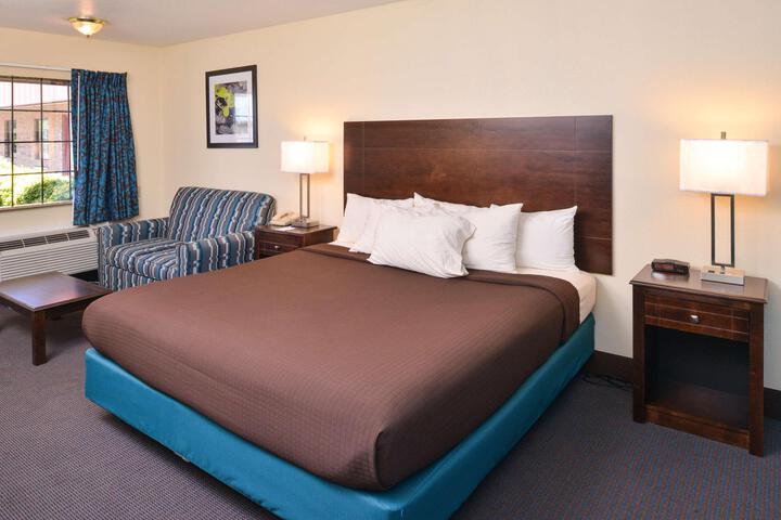 Standard | King Bed (9 of 9)