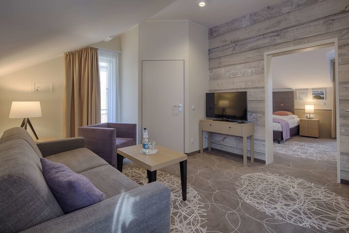 Room 47 of 123