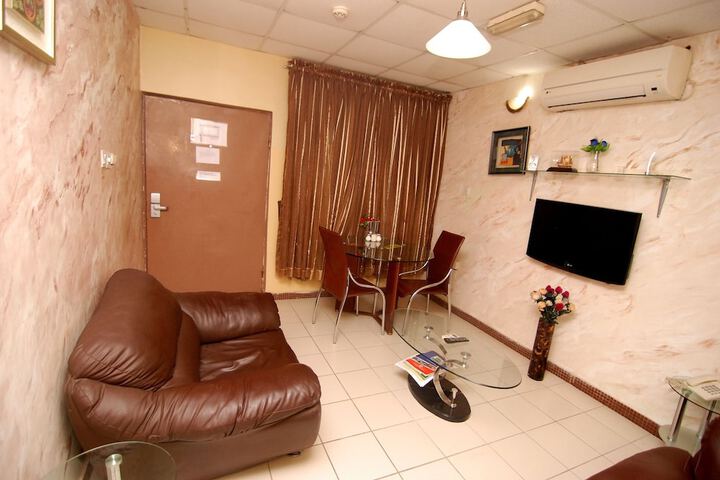 Room 6 of 32