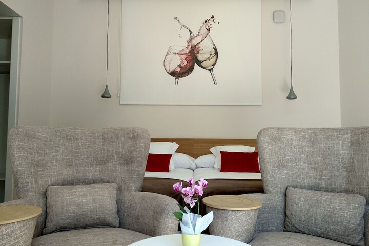 Room 3 of 43