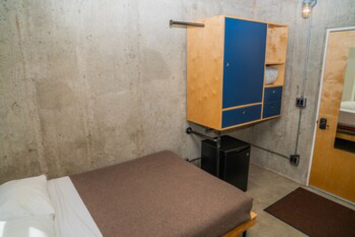 Room 6 of 16
