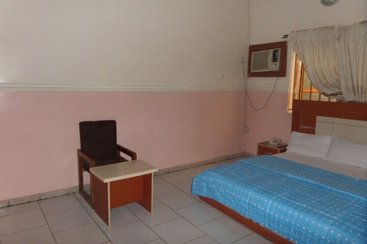 Room 6 of 17