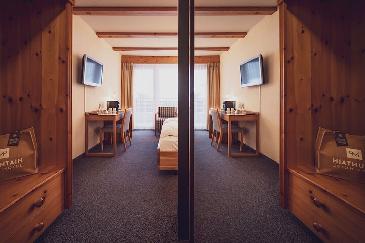 Room 4 of 35