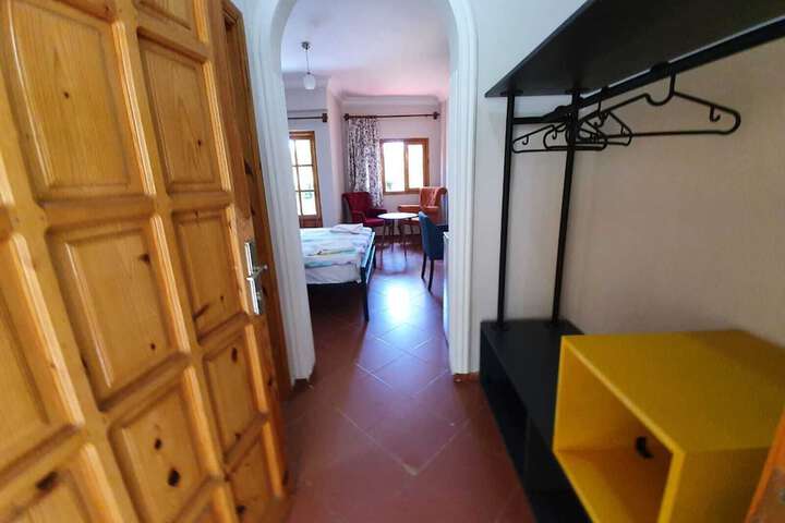Room 27 of 80