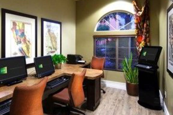Business Center 9 of 52