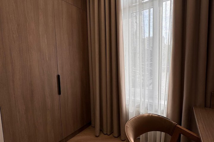 Room 72 of 117