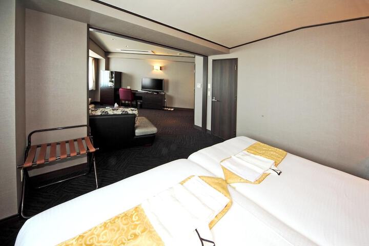 Room 19 of 40