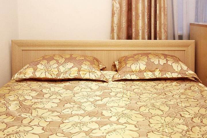Room 6 of 18