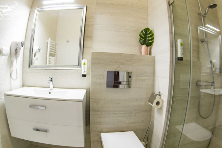 Room 48 of 57