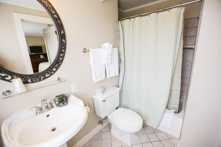 Private Bathroom King Room 1 King Bed (7 of 7)