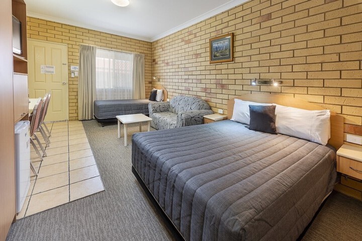 Room 7 of 18